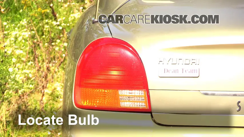 2000 Hyundai Sonata GLS 2.5L V6 Lights Reverse Light (replace bulb)